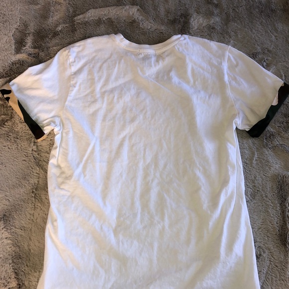 White T-shirt with camo cuffs - Picture 4 of 4